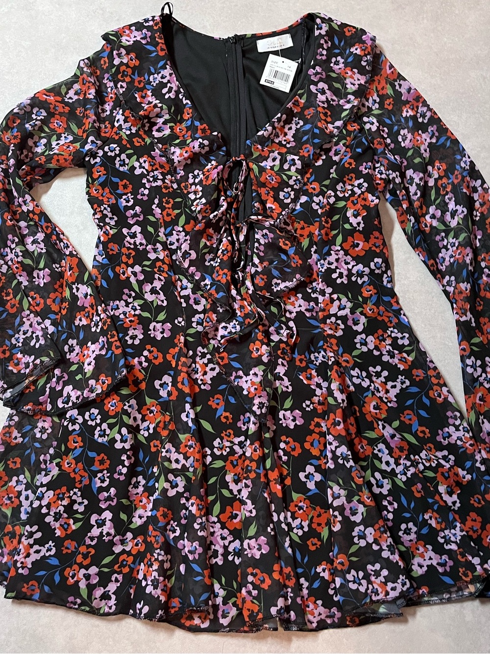 Quiz Black Floral Ruffle Tie-Front Long Sleeve Dress
New
Size 14